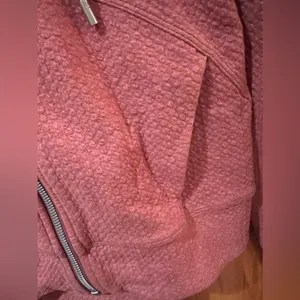 Lululemon Catch‎ a Moment Zip Hoodie Sweatshirt in Heathered So Merlot Size 2 thumbnail 9