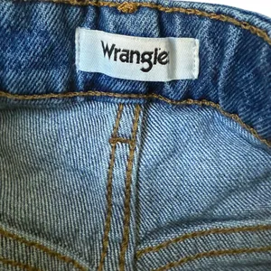 Wrangler High-Rise Denim Cutoff Shorts, Medium Wash, Women's Size 27 thumbnail 4