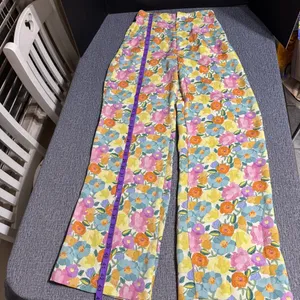 Zara Women’s Floral Pants thumbnail 12