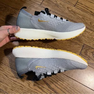 Nike react escape RN flyknit running shoes size 8.5 women’s thumbnail 4