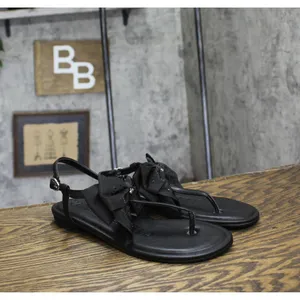 NWT Karl Lagerfeld Paris Womens Cristi Studded Bow Thong Sandal Slide Black 9M thumbnail 3