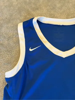 Nike women’s Blue & White Sleeveless Basketball Jersey Size Small thumbnail 4