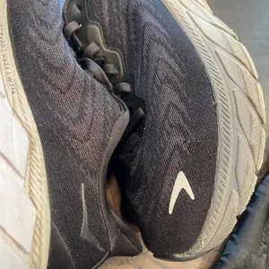 Hoka arahi 6 black and white shoes *no insoles* size 7B women thumbnail 12