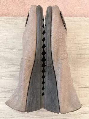 The Flexx Bon Bon Metallic Warm Gray Medallion Toe 1.5" Wedge Ballet Pump 7.5 thumbnail 5