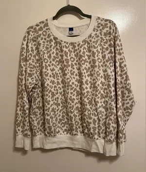women’s pullover thumbnail 1
