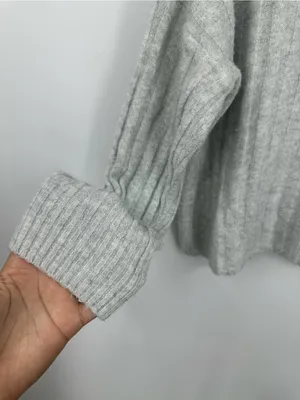 American Eagle Gray Cropped Lightweight Sweater Size Small thumbnail 4