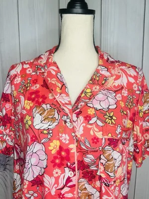 Victorias Secret Womens Sz M Pajama Set Short-Sleeve Shirt Shorts Coral Floral thumbnail 3