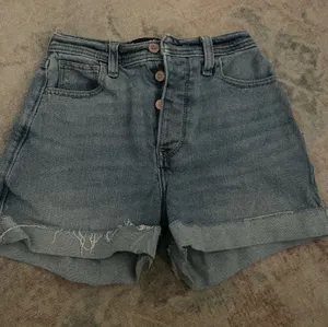 Hollister Jean shorts thumbnail 1