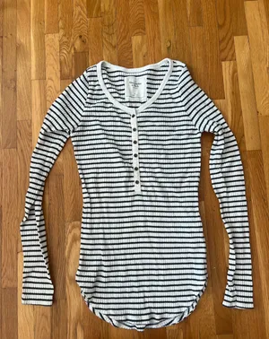 Abercrombie Top thumbnail 1