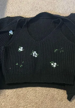 Black Floral Knit Sweater Set thumbnail 2