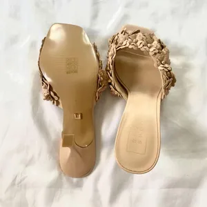 NIB Shushop ELSA Tan Cream Nude dimensional floral appliqué Mule High Heels 7.5 thumbnail 6