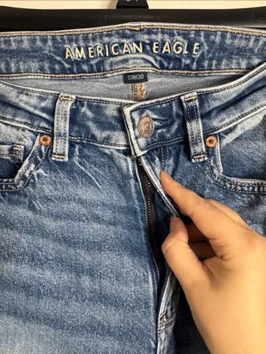 American Eagle Strigid Distressed Ripped Knees Mom Jeans Light Wash size 6 Short thumbnail 7