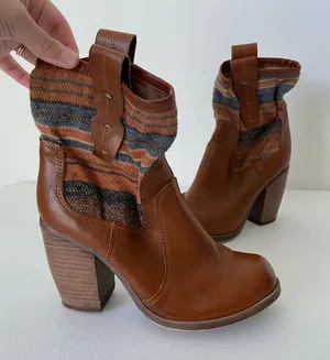 Arizona Jeans women’s patterned fabric heeled‎ ankle boots — size 7.5 thumbnail 1