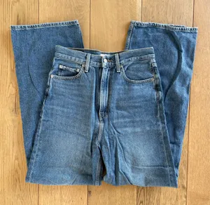 Levi's High Loose Distressed Jeans thumbnail 1