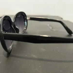 Black Sunglasses thumbnail 2
