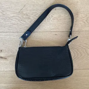 Urban Outfitters - Faux Croc Shoulder Bag in Black thumbnail 1