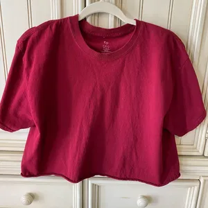 Women’s Tilly’s Full Tilt Burgundy Loose Fitting Scoop Neck Cropped T-shirt Sz M thumbnail 1
