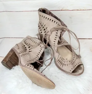 Vince Camuto leather suede eyelet lace up peep toe heels ankle bootie boots sz 7 thumbnail 1