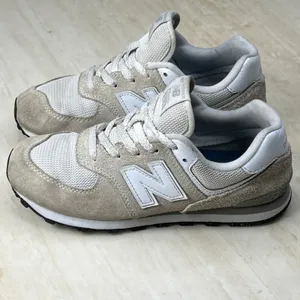 New Balance 574 Classic Grey White Suede Mesh Sneakers PC574EVW Womens 3 thumbnail 10