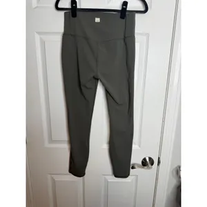 VUORI woman's studio pocket leggings Sage Green Size M thumbnail 2
