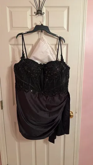 Black stacees hoco dress Size 24 thumbnail 5
