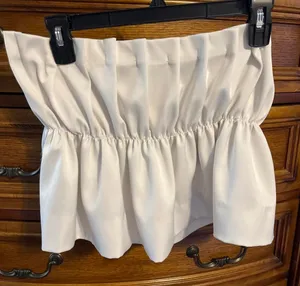 🤍 Forever 21 Satin Peplum Tube Top – Size Medium | NWOT 🤍 thumbnail 2