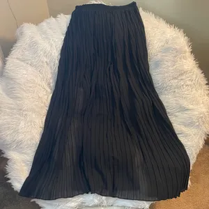 Pleated double slits flowing sheer maxi skirt Black thumbnail 1