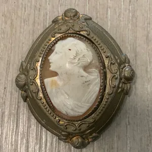 Vintage Cameo Brooch thumbnail 1