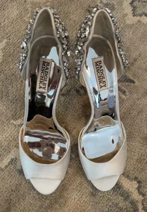 Badgley Mischka Celeste Embellished Peep Toe Heels Wedding Bridal Sz 9.5 thumbnail 1