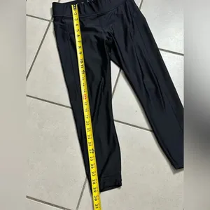 Under Armour Women Black Compression Capri‎ Leggings Heatgear Athletic Size M thumbnail 4