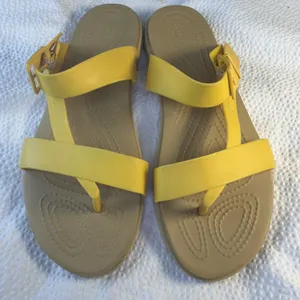 WOMEN'S CROCS TULUM TOE POST SANDALS Canary Tan W9 thumbnail 2