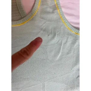 Lululemon swifty mint green size 6 - note pics (small stain) thumbnail 10