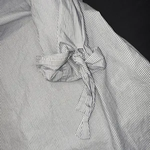 Babaton‎ Aritzia Cold Shoulder Blue Stripe Preppy Quiet Luxury Designer Blouse M thumbnail 8