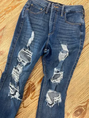 Hollister Jeans Ripped thumbnail 1