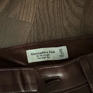 Abercrombie & fitch the 90s straight ultra high rise leather brown pants thumbnail 2