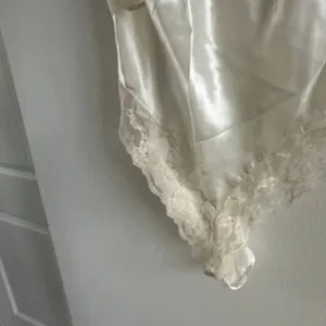 Victoria's Secret Women's Cream Satin Lace Bodysuit Small thumbnail 4