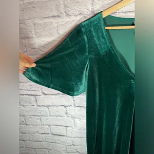 ModCloth Green Crushed Velvet Vneck Short sleeve Swing Dress‎ Womens size small thumbnail 4