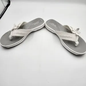 Clarks Sandals Womens 7 White Arla Glison Cloudsteppers Flower Thong Casual thumbnail 2
