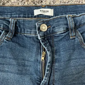 Kensie dark wash denim jean shorts thumbnail 4