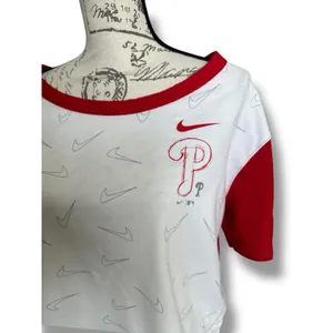 Nike MLB Philadelphia Phillies Line Up High Hip Fashion Logo Crop Top Medium thumbnail 4