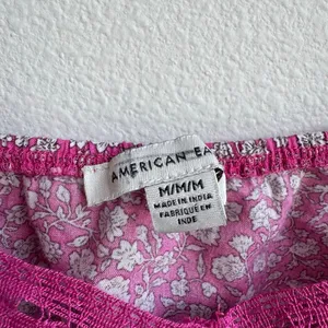 American Eagle Peasant Boho Shirt Cottage Pink Floral 100% Cotton Size Medium thumbnail 3