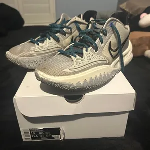 Kyrie Low 4 Basketball Shoes Gray Blue Size 10 Used Clean Bottoms With Box thumbnail 1