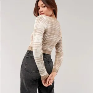 Hollister Tan Plaid Cropped Cardigan Button Front Knit Sweater Medium thumbnail 2