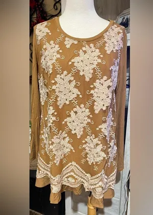 Logo lavish women’s tunic, long sleeve embroidered size small thumbnail 2