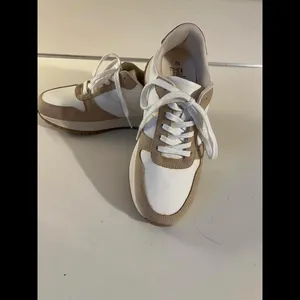 NWOT Time and Tru white and tan sneakers size 7.5 thumbnail 5