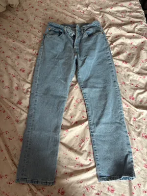 Light Wash Levi’s Jeans thumbnail 1