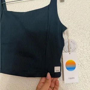 Vuori Inversion Rib Support Tank with padding in moss color size XS NWT thumbnail 2