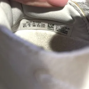 🤍Adidas Woman’s All White Ultraboost Light•Size:6.5🤍 thumbnail 4