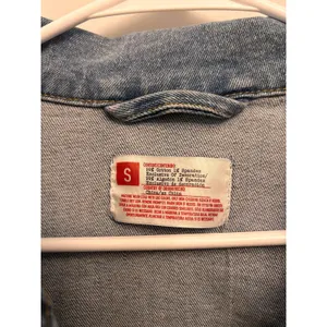 Stonewall Riots LBGTQ Rainbow Pride Denim Trucker Jean Jacket Small Unisex thumbnail 5