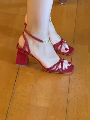 Red Pumps thumbnail 4